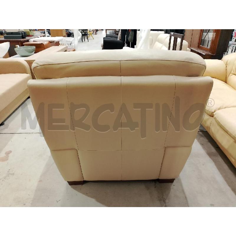 POLTRONA IN PELLE COLOR PANNA  | Mercatino dell'Usato Salerno fratte 4