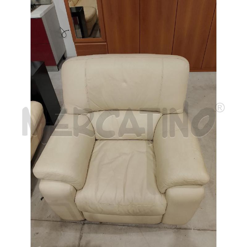 POLTRONA IN PELLE COLOR PANNA  | Mercatino dell'Usato Salerno fratte 5