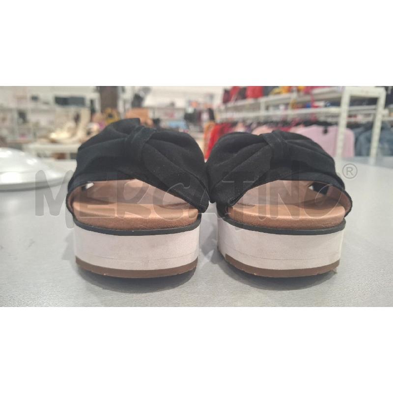 SANDALI DONNA UGG KURI FIOCCO NERO | Mercatino dell'Usato Salerno fratte 2