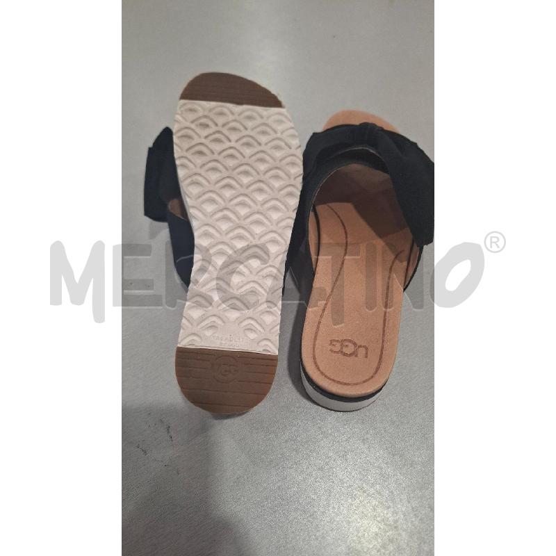 SANDALI DONNA UGG KURI FIOCCO NERO | Mercatino dell'Usato Salerno fratte 4