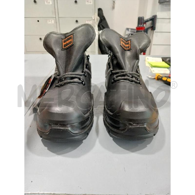 SCARPE ANTINFORTUNISTICHE PEZZOL NERE TG 42 NUOVE CARTELLINATE | Mercatino dell'Usato Salerno fratte 2