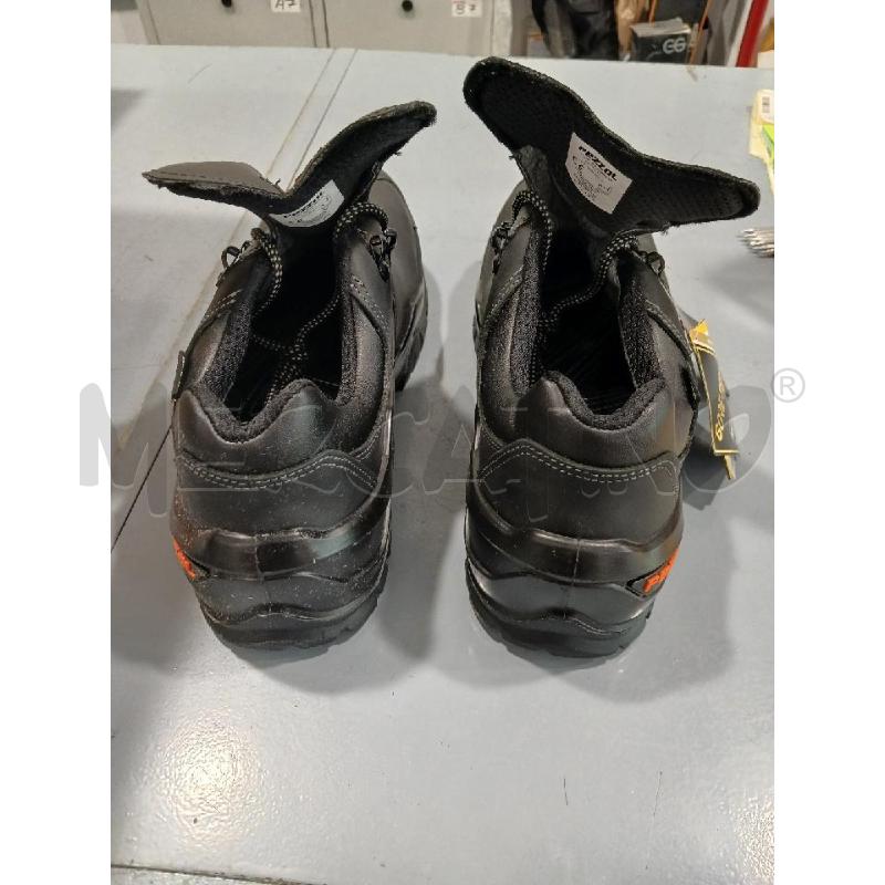 SCARPE ANTINFORTUNISTICHE PEZZOL NERE TG 42 NUOVE CARTELLINATE | Mercatino dell'Usato Salerno fratte 3