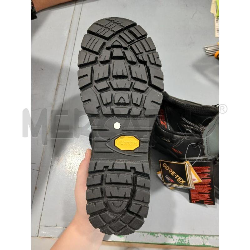SCARPE ANTINFORTUNISTICHE PEZZOL NERE TG 42 NUOVE CARTELLINATE | Mercatino dell'Usato Salerno fratte 5