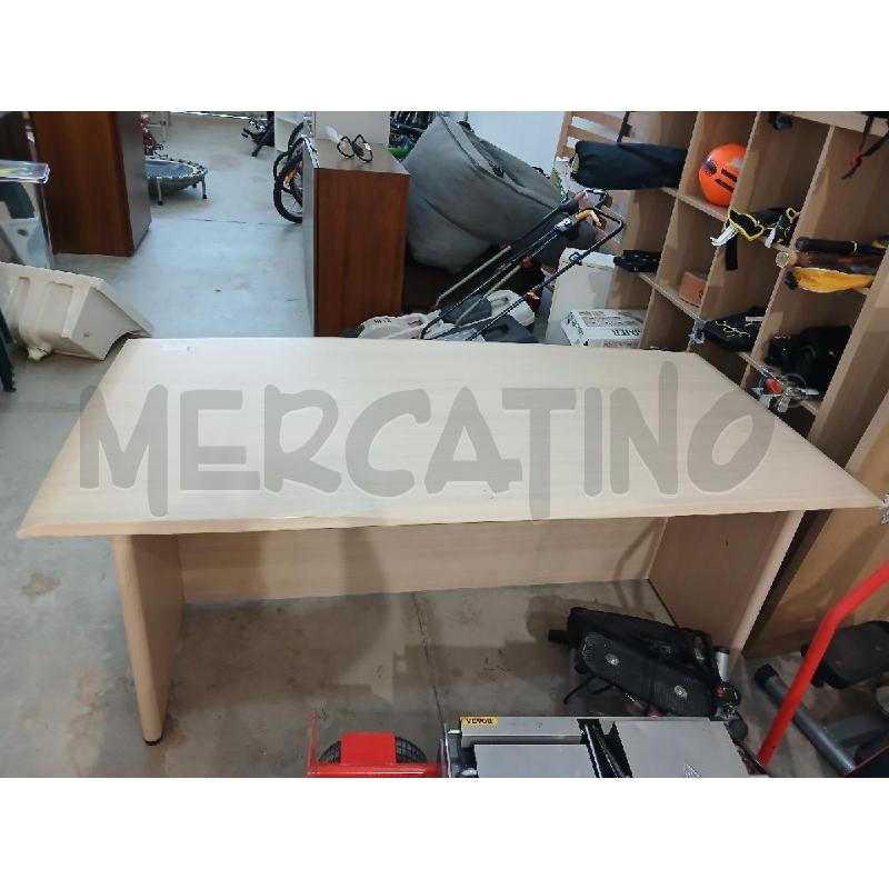 SCRIVANIA UFFICIO LEGNO CHIARO  | Mercatino dell'Usato Salerno fratte 2
