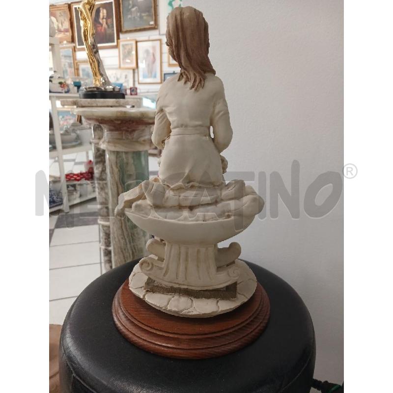 STATUETTA 35CM A.BELCARI DONNA CHE ALLATTA  | Mercatino dell'Usato Salerno fratte 2