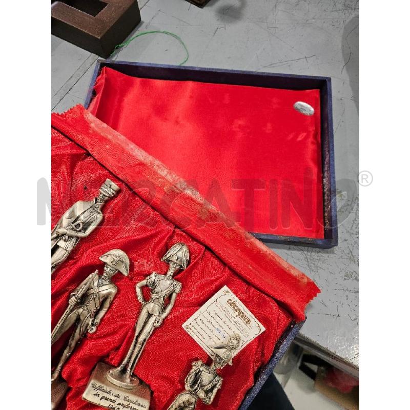 STATUINE CARABINIERI IN ALTA UNIFORME PELTRO OTTONPRESS  | Mercatino dell'Usato Salerno fratte 3