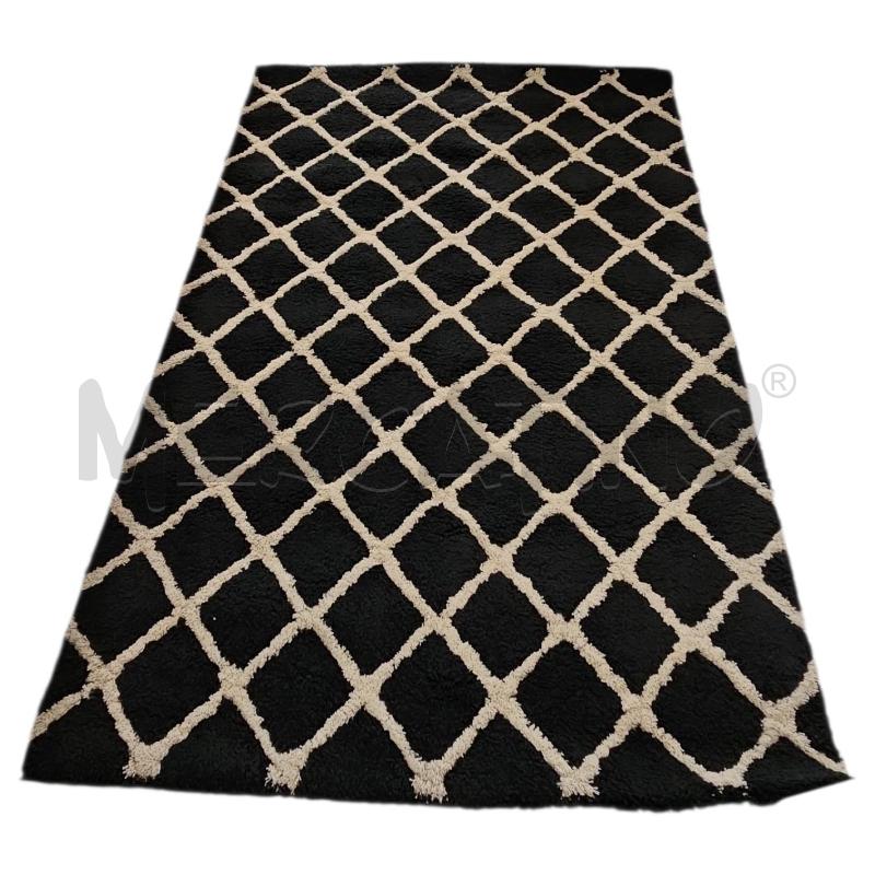 TAPPETO NERO RETE BIANCO 160  * 235 | Mercatino dell'Usato Salerno fratte 1
