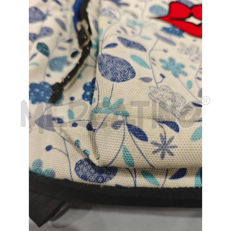ZAINO INVICTA BIANCO/FIORI BLU CON BOCCA E OCCHI  | Mercatino dell'Usato Salerno fratte 2