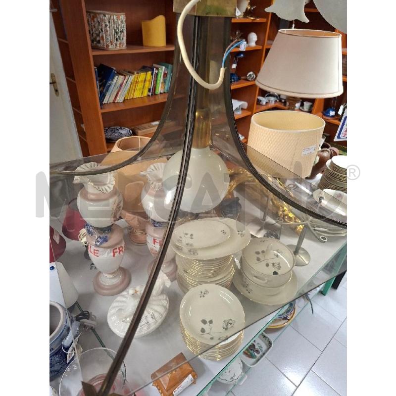 LAMPADARIO PLEXIGLAS MODELLO PAGOTA CON RIFINITURE IN OTTONE  | Mercatino dell'Usato Siena 2
