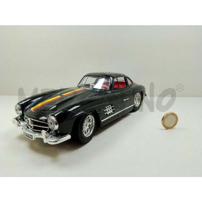 MODELLINO AUTO BURAGO MERCEDES 300 1/18 | Mercatino dell'Usato Siena 1