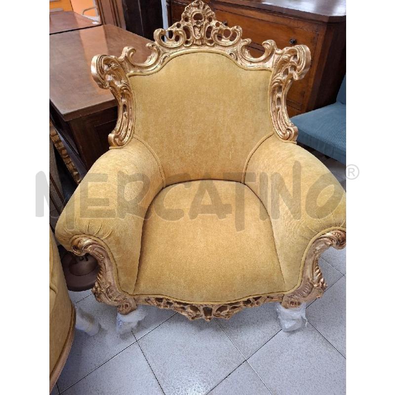 POLTRONA VELLUTO CON CRESTA DORATA | Mercatino dell'Usato Siena 1