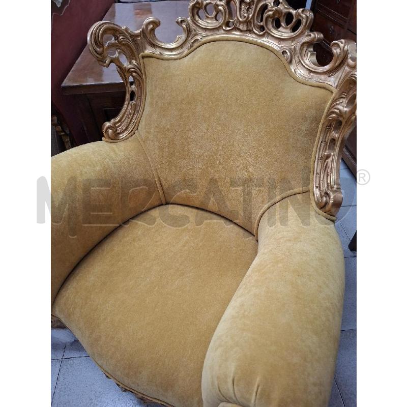 POLTRONA VELLUTO CON CRESTA DORATA | Mercatino dell'Usato Siena 2