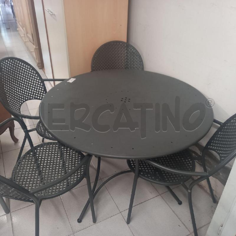 TAVOLINO DA GIARDINO FERRO TONDO CON 4 POLTRONCINE | Mercatino dell'Usato Siena 1