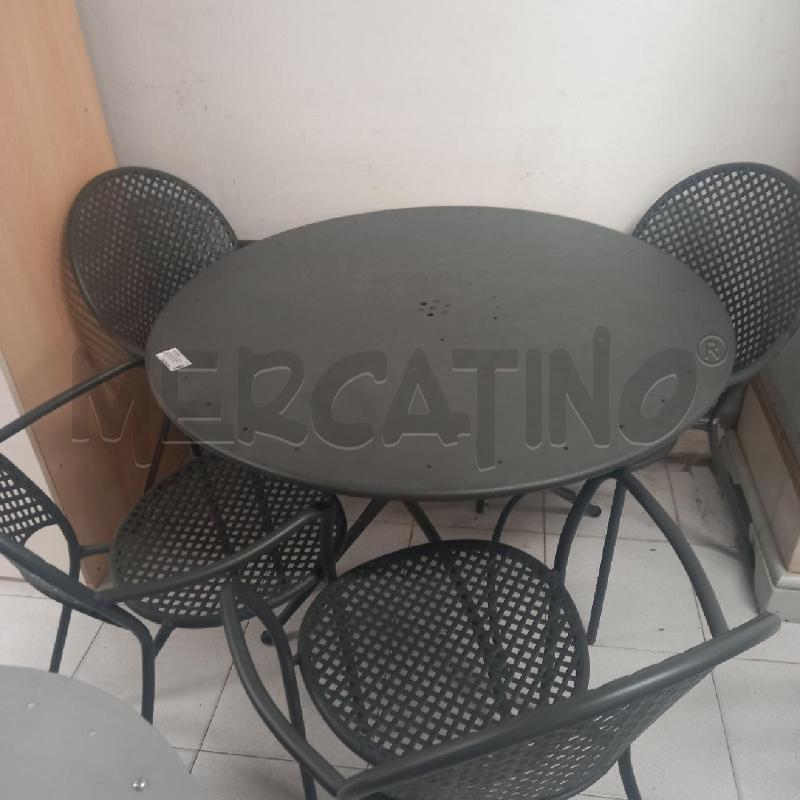 TAVOLINO DA GIARDINO FERRO TONDO CON 4 POLTRONCINE | Mercatino dell'Usato Siena 2