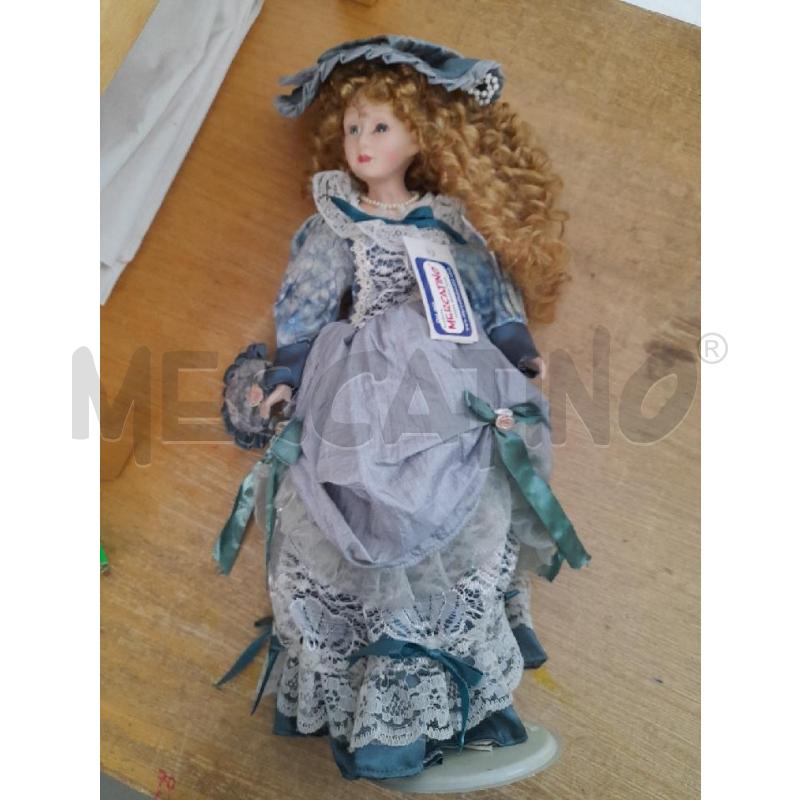 BAMBOLA PORCELLANA AZZURRA PIEDISTALLO | Mercatino dell'Usato Sondrio 2