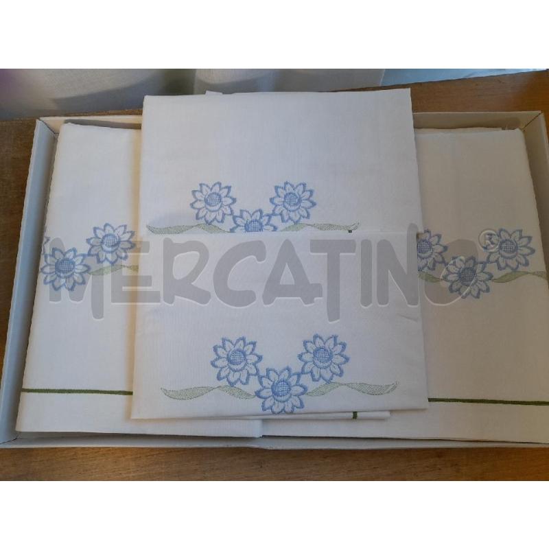 LENZUOLO MATRIMONIALE RICAMO FIORI AZZURRI | Mercatino dell'Usato Sondrio 1
