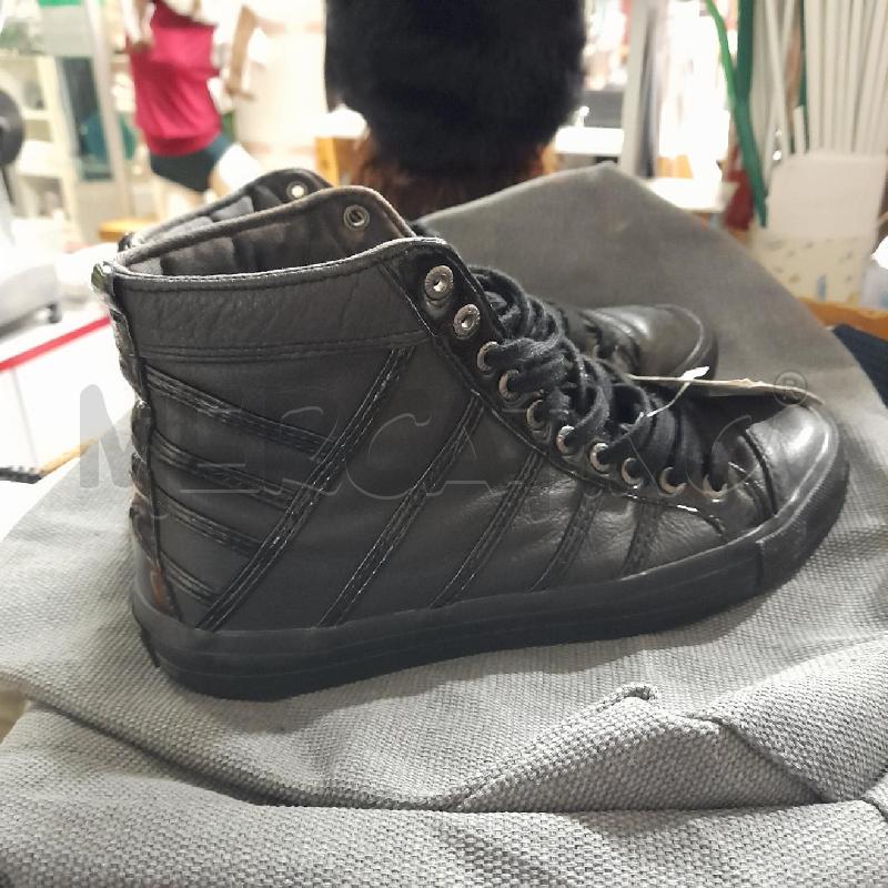 SNEAKERS DONNA GUESS INSERTI VERNICE | Mercatino dell'Usato Sondrio 2