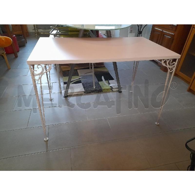 TAVOLO ROSA GAMBE METALLO | Mercatino dell'Usato Sondrio 1