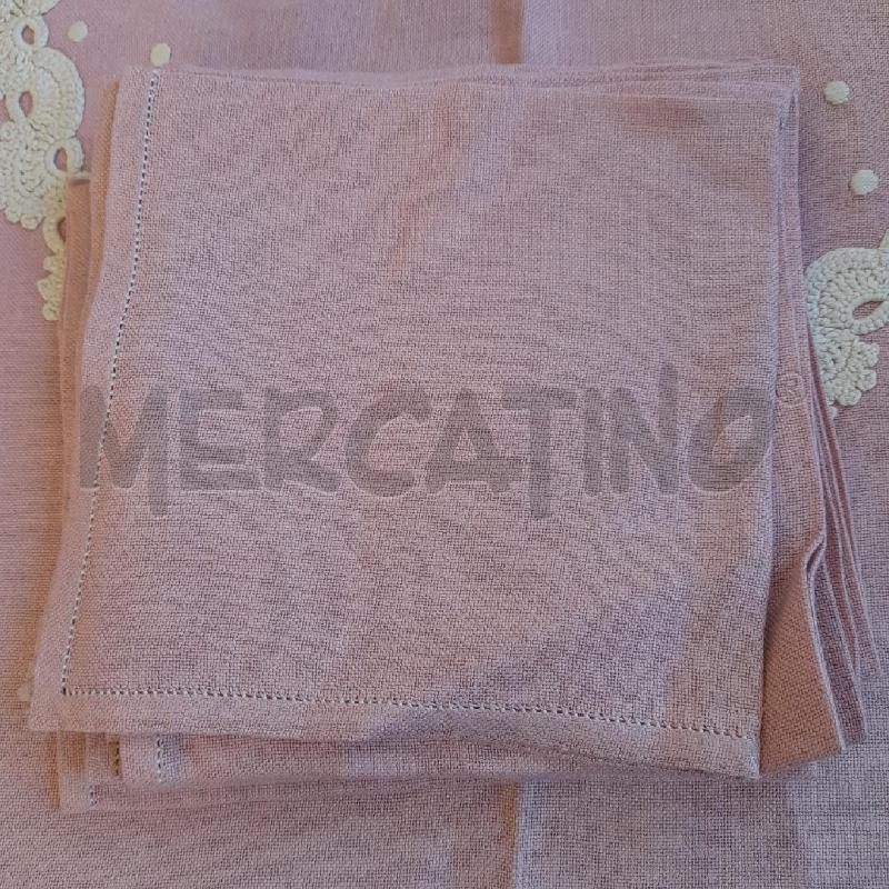 TOVAGLIA ROSA ROTONDA 180 CM PIZZO 8 TOVAGLIOLI | Mercatino dell'Usato Sondrio 2