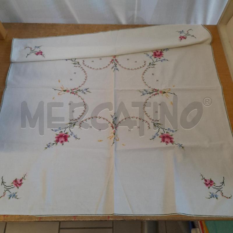 TOVAGLIETTA RICAMATA A MANO 85 X 88 CIRCA | Mercatino dell'Usato Sondrio 1