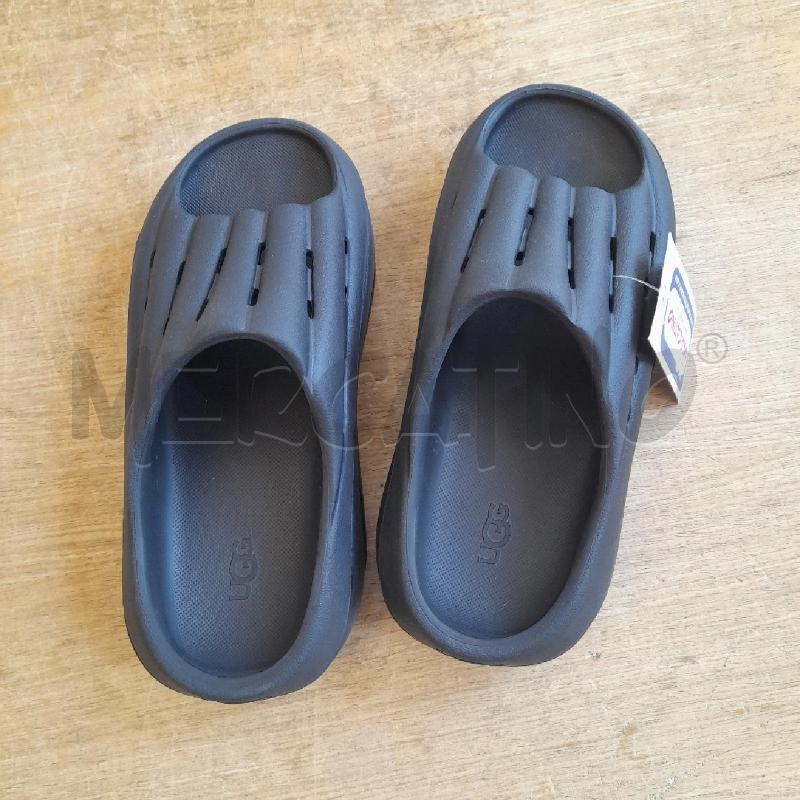 ZOCCOLI DONNA GOMMA NERA UGG | Mercatino dell'Usato Sondrio 1