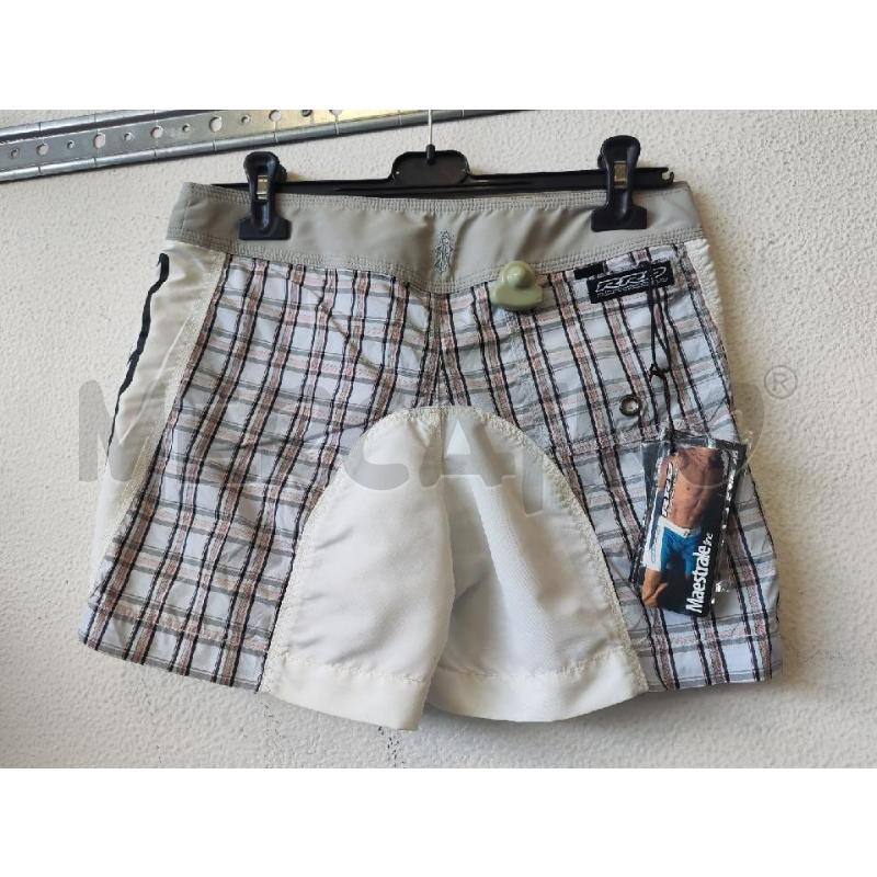 COSTUME UOMO RRD BIANCO RIGHE ROSSO NERO | Mercatino dell'Usato Albenga 2