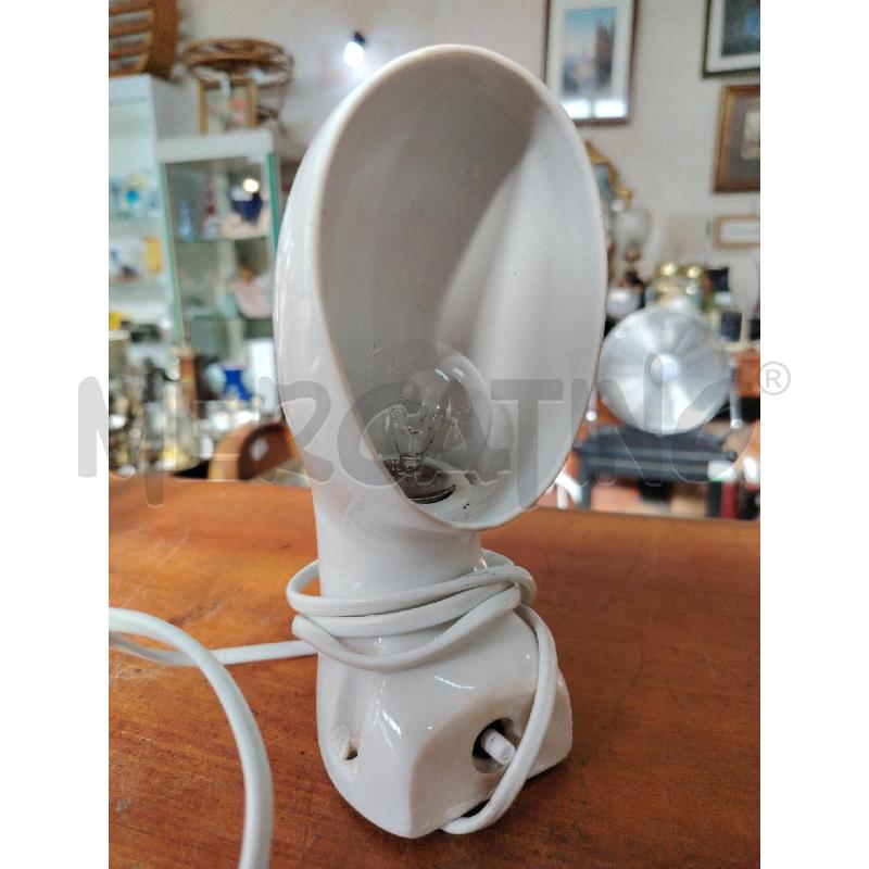 APPLIQUE DA PARETE STILE BAUHAUS PORCELLANA BIANCA ADATTATA A LAMPADA DA COMODINO | Mercatino dell'Usato Manduria 2