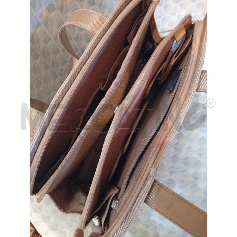 BORSA DONNA PIQUADRO BEIGE RIGIDA + ACCESSORI | Mercatino dell'Usato Manduria 5