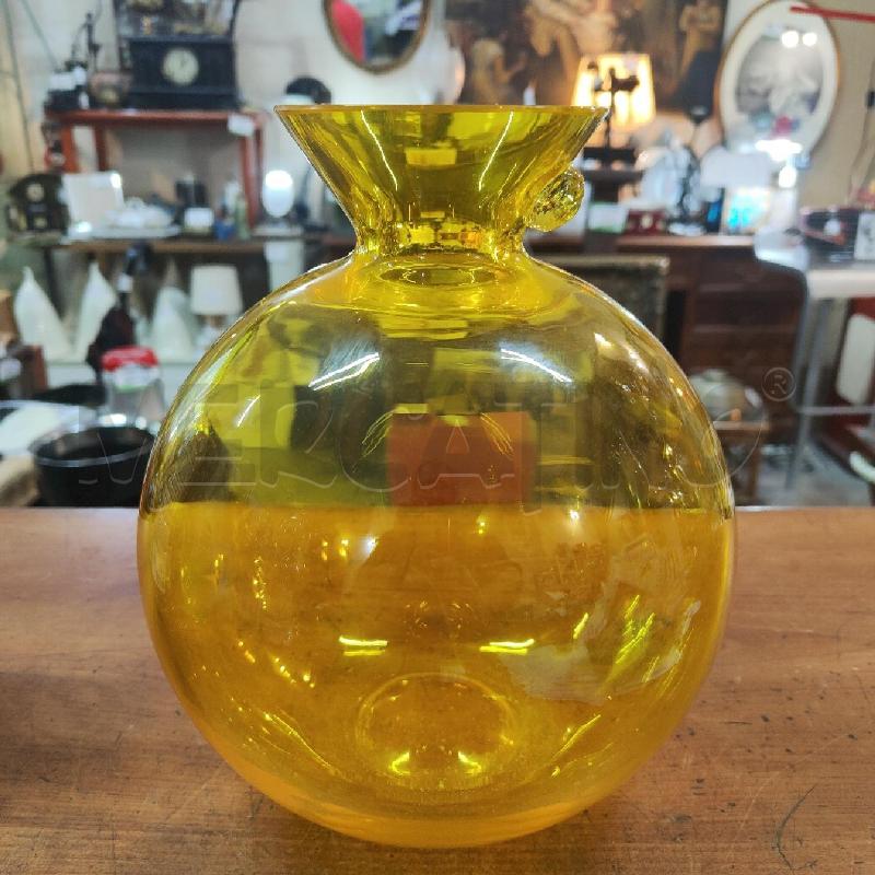 BOTTIGLIA VASO SFERICO EUGENIO COSTANTINI PER UNICEF VETRO SOFFIATO GIALLO 1993 TAPPO MANCANTE | Mercatino dell'Usato Manduria 1