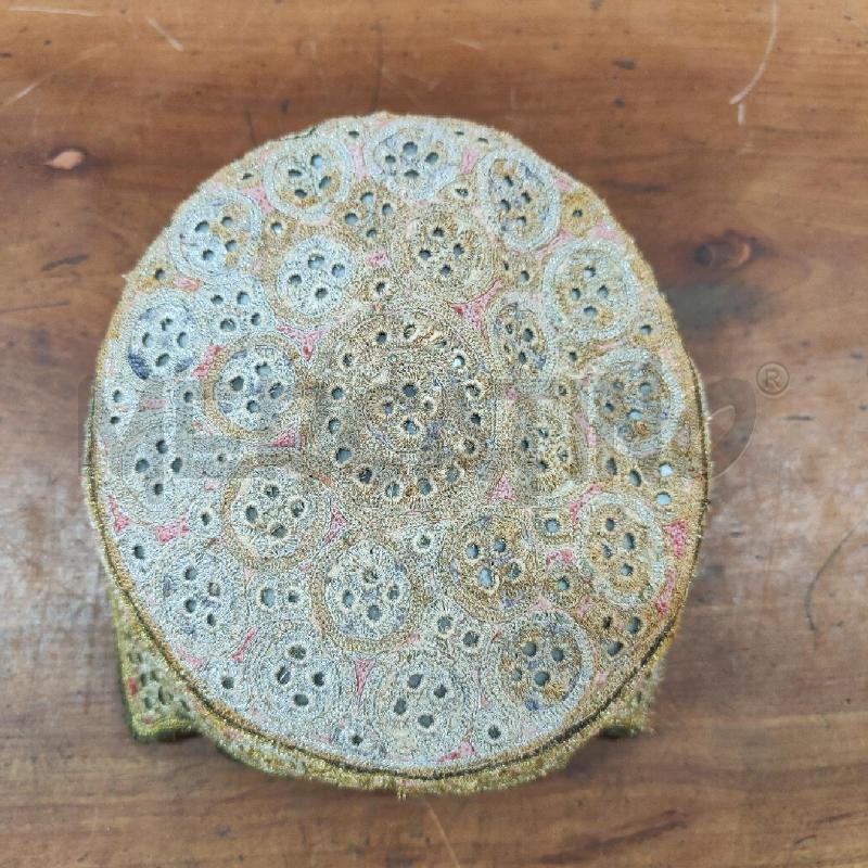 CAPPELLO BALOCHI PAKISTAN LUREX DORATO | Mercatino dell'Usato Manduria 2