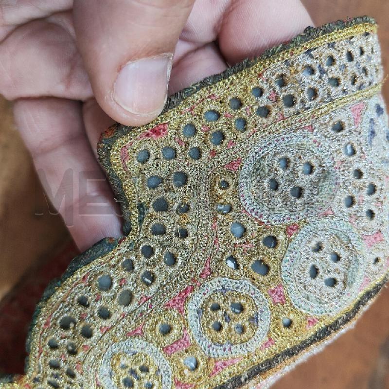 CAPPELLO BALOCHI PAKISTAN LUREX DORATO | Mercatino dell'Usato Manduria 4