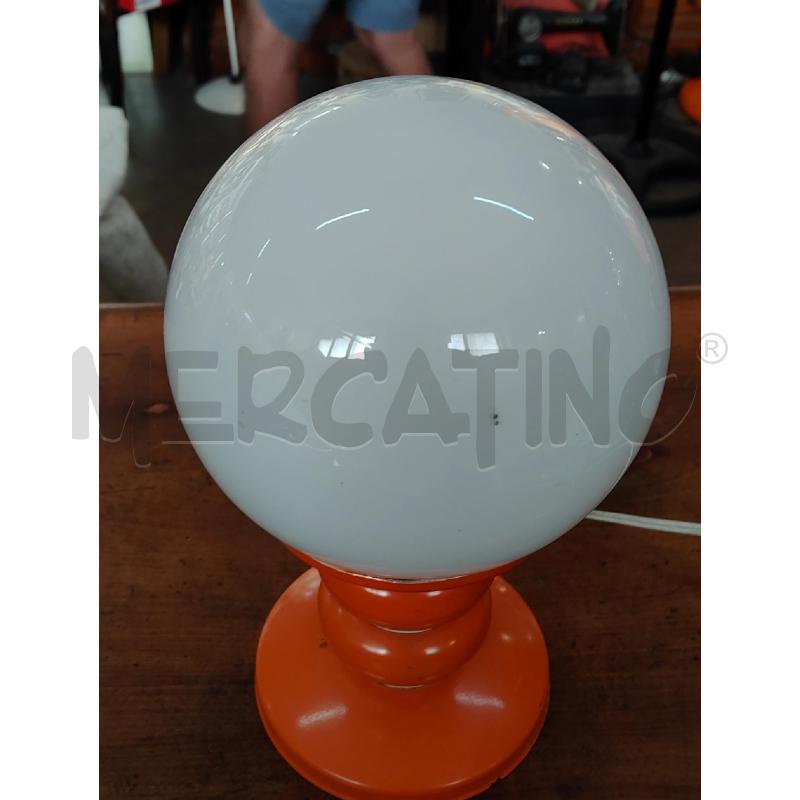 LAMPADA MID CENTURY ARANCIONE SFERA BIANCA | Mercatino dell'Usato Manduria 3