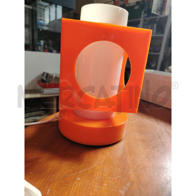 LAMPADA SPACE AGE PLASTICA ARANCIO BIANCA | Mercatino dell'Usato Manduria 1