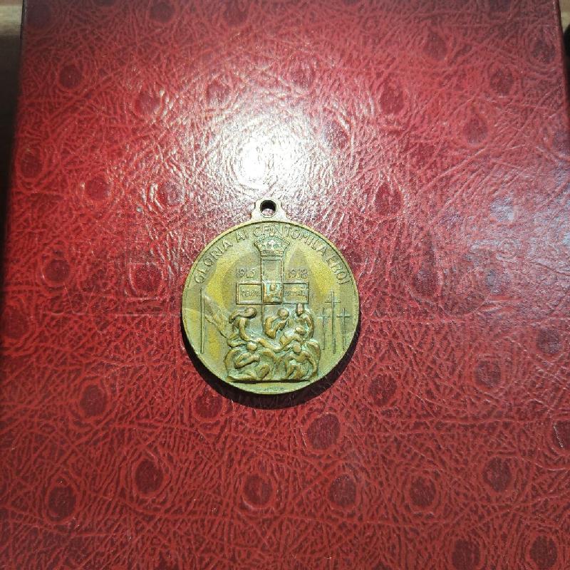 MEDAGLIA 1915/1918 GLORIA AI CENTOMILA EROI SACRARIO DI RE DI PUGLIA | Mercatino dell'Usato Manduria 1