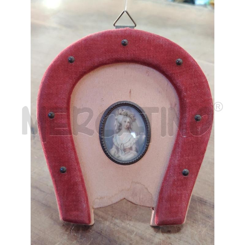 MINIATURA NOBILDONNA CORNICE FERRO DI CAVALLO TESSUTO | Mercatino dell'Usato Manduria 1