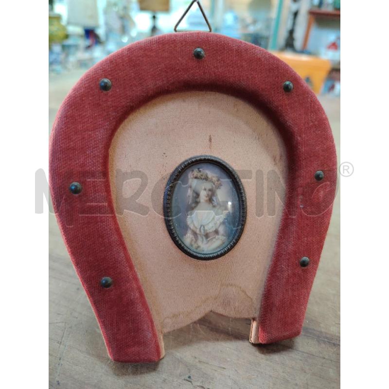 MINIATURA NOBILDONNA CORNICE FERRO DI CAVALLO TESSUTO | Mercatino dell'Usato Manduria 3