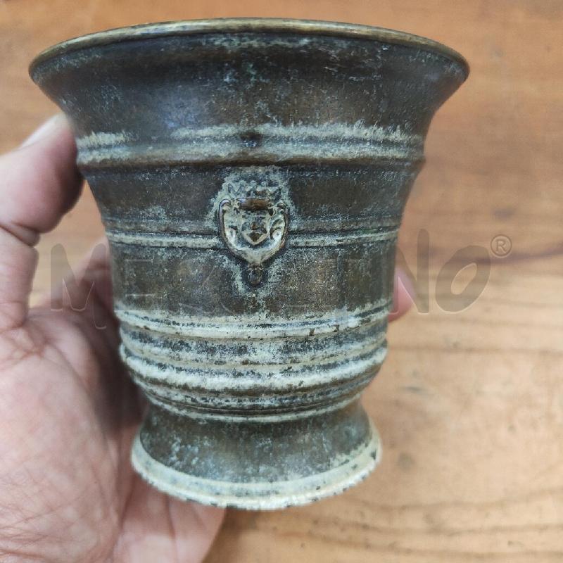MORTAIO BRONZO EPOCA 10 CM  VOLTI STEMMA PESTELLO MANCANTE  | Mercatino dell'Usato Manduria 1