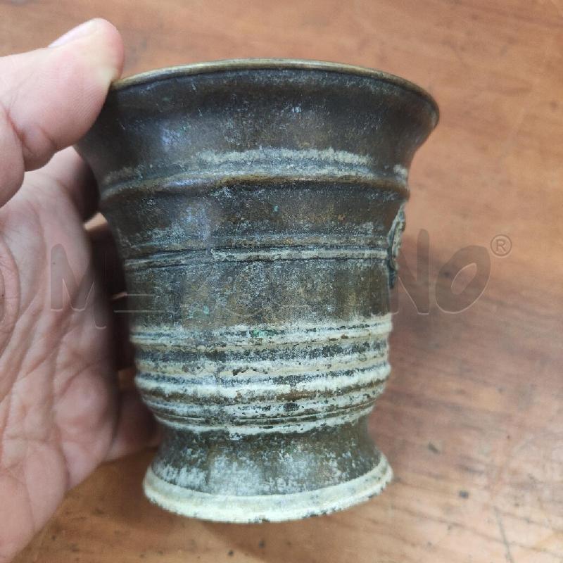 MORTAIO BRONZO EPOCA 10 CM  VOLTI STEMMA PESTELLO MANCANTE  | Mercatino dell'Usato Manduria 4
