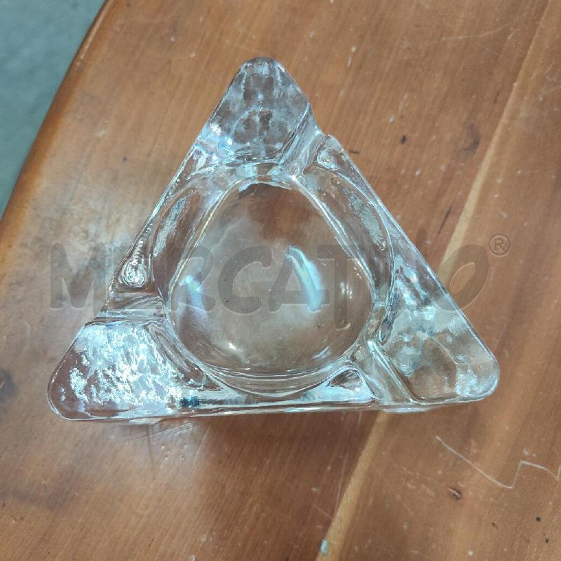 POSA CENERE TRIANGOLARE MID CENTURY VETRO RIALZATO | Mercatino dell'Usato Manduria 3