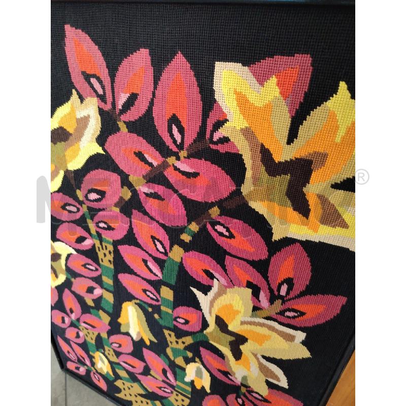 QUADRO ARAZZO ANNI 70 FIORI COLORATI CORNICE LEGNO NERA | Mercatino dell'Usato Manduria 2