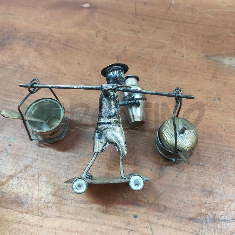 SALE E PEPE EPOCA OMINO CON CARRETTO METALLO ARGENTATO | Mercatino dell'Usato Manduria 5