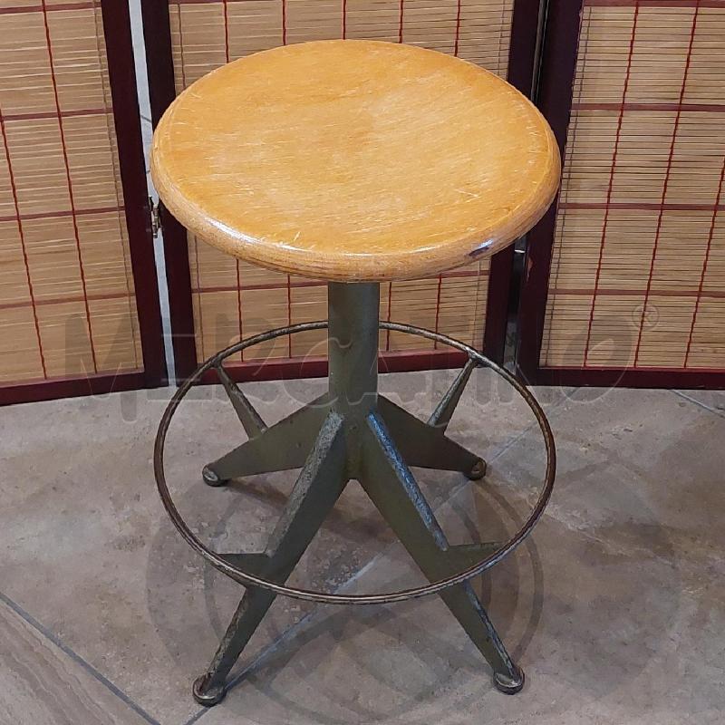 SGABELLO MID CENTURY GHISA SEDUTA LEGNO REGOLABILE | Mercatino dell'Usato Manduria 1