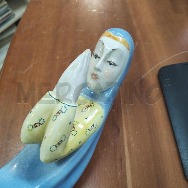 STATUETTA PORCELLANA MADONNA IN PREGHIERA ABITO BLU GIALLO DANNEGGIATA | Mercatino dell'Usato Manduria 5