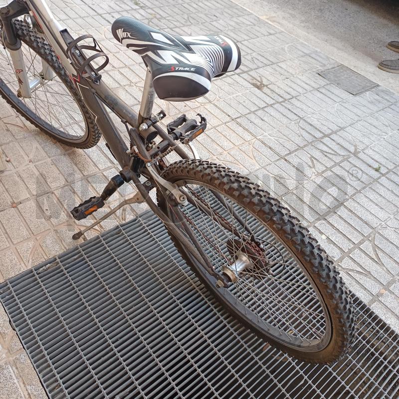 BICICLETTA RONDINE NERA E GRIGIA | Mercatino dell'Usato Martina franca 3