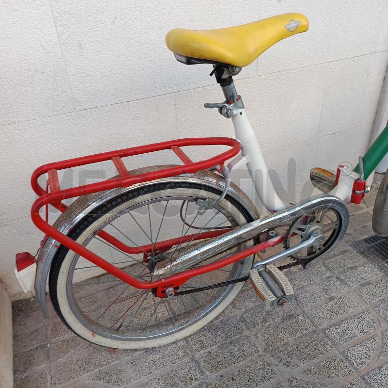 BICICLETTA VERDE ROSSA E BIANCA | Mercatino dell'Usato Martina franca 2