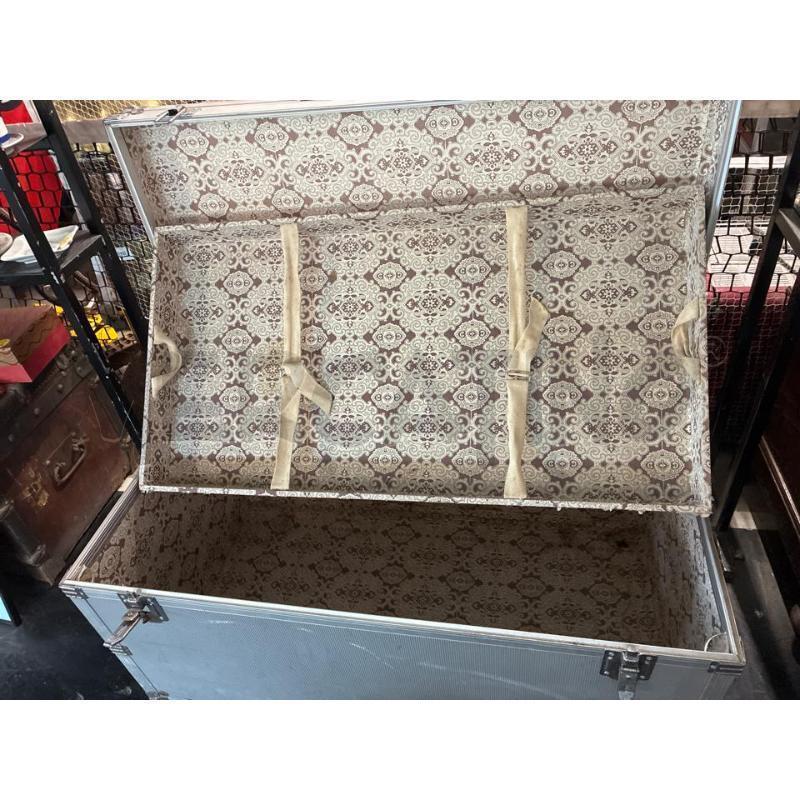 BAULE ALLUMINIO DA ARREDO CON MANIGLIE  | Mercatino dell'Usato Teramo 5