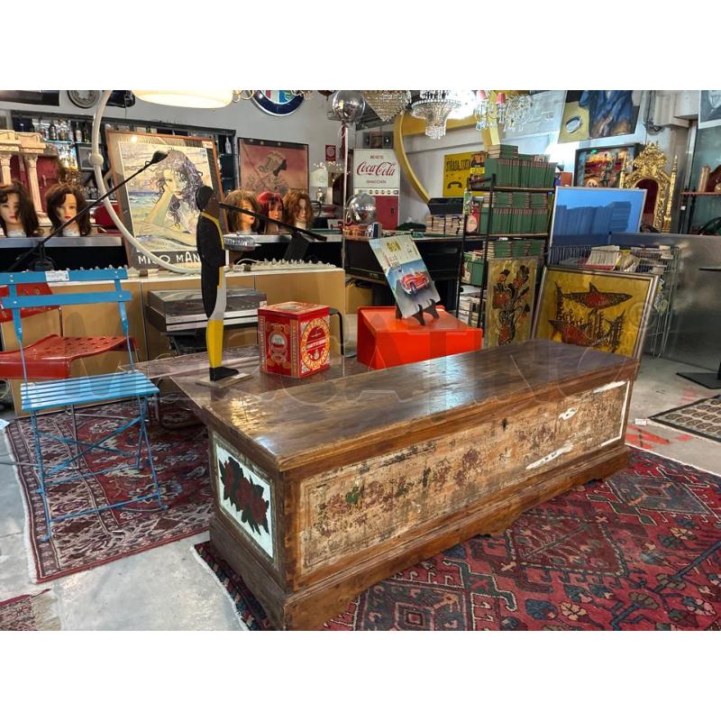 BAULE CASSAPANCA IN LEGNO NOCE CON DECORAZIONI FIORI SCOLORITE | Mercatino dell'Usato Teramo 1