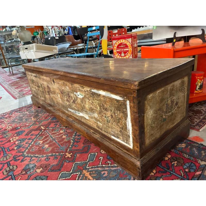 BAULE CASSAPANCA IN LEGNO NOCE CON DECORAZIONI FIORI SCOLORITE | Mercatino dell'Usato Teramo 4