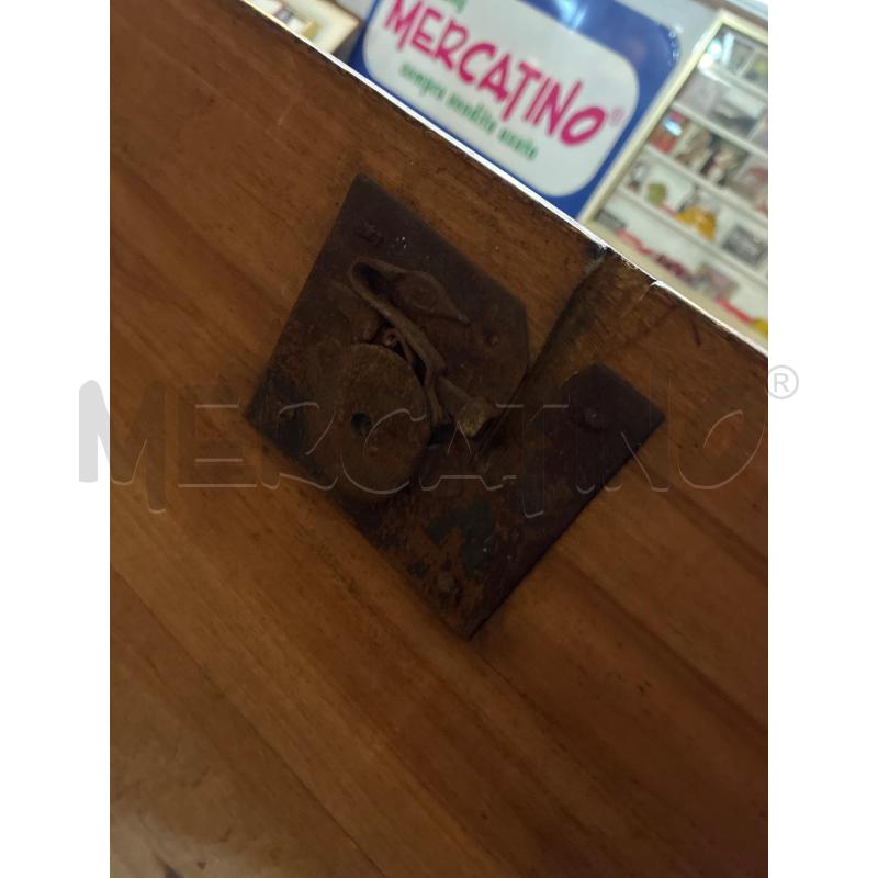 BAULE CASSAPANCA IN LEGNO NOCE CON DECORAZIONI FIORI SCOLORITE | Mercatino dell'Usato Teramo 5