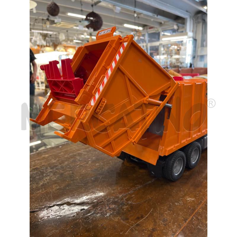 BRUDER CAMION SPAZZATURA ARANCIONE SCANIA | Mercatino dell'Usato Teramo 2